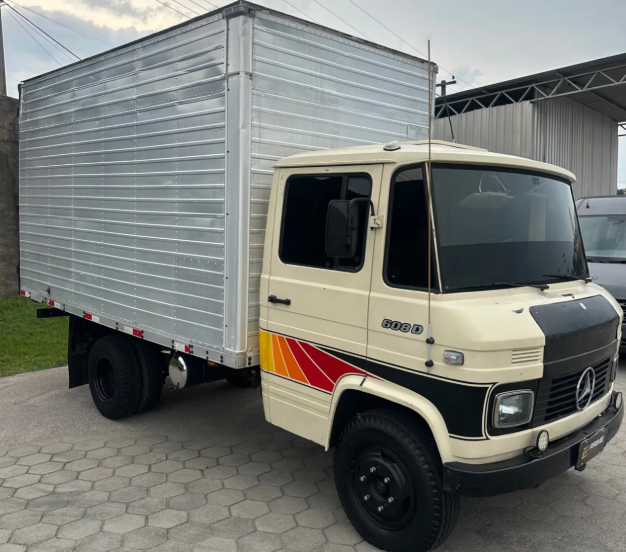 Mercedes-Benz 608 D ANO 87 BAU 4,20 METROS
